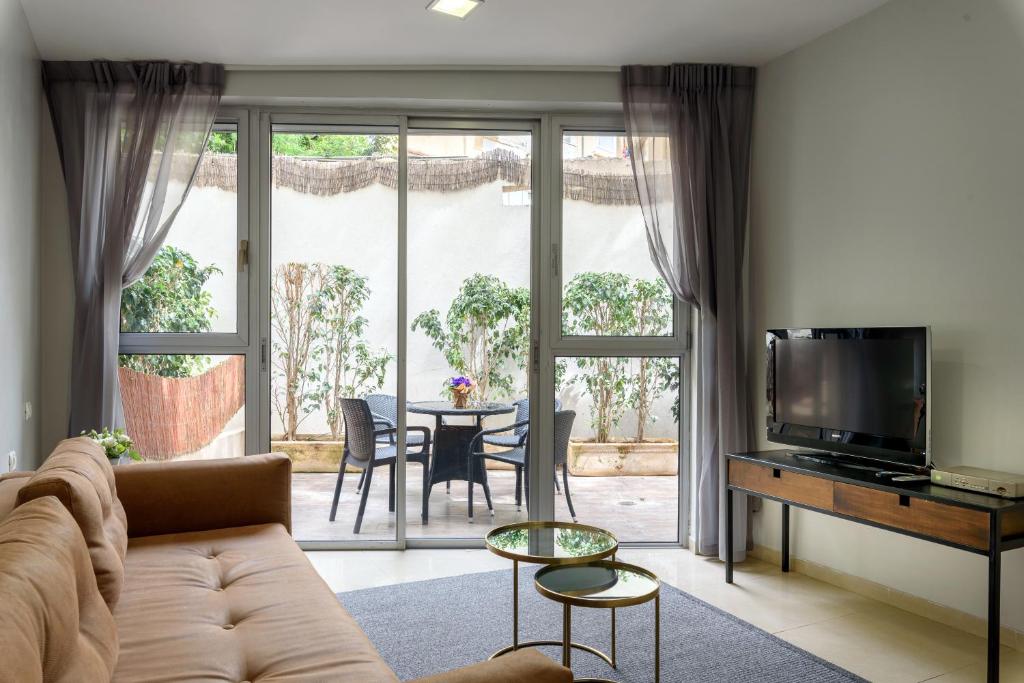TV a/nebo společenská místnost v ubytování Sea Land Suites