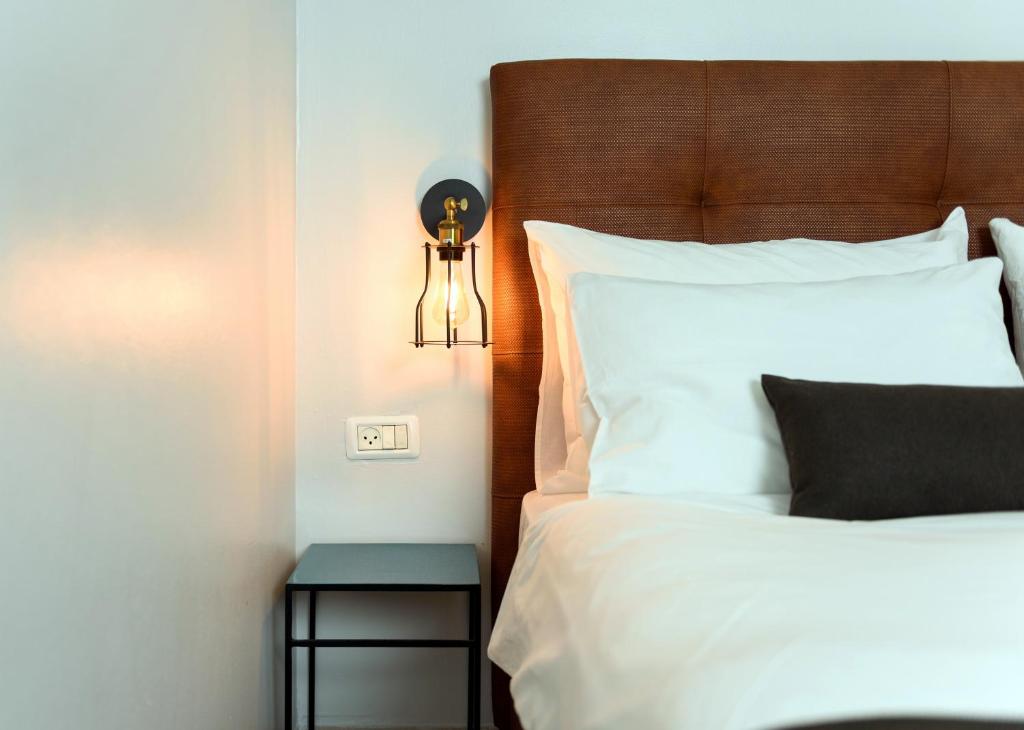 Postel nebo postele na pokoji v ubytování Sea Land Suites