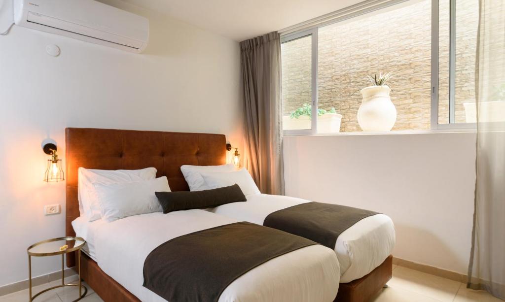 Postel nebo postele na pokoji v ubytování Sea Land Suites
