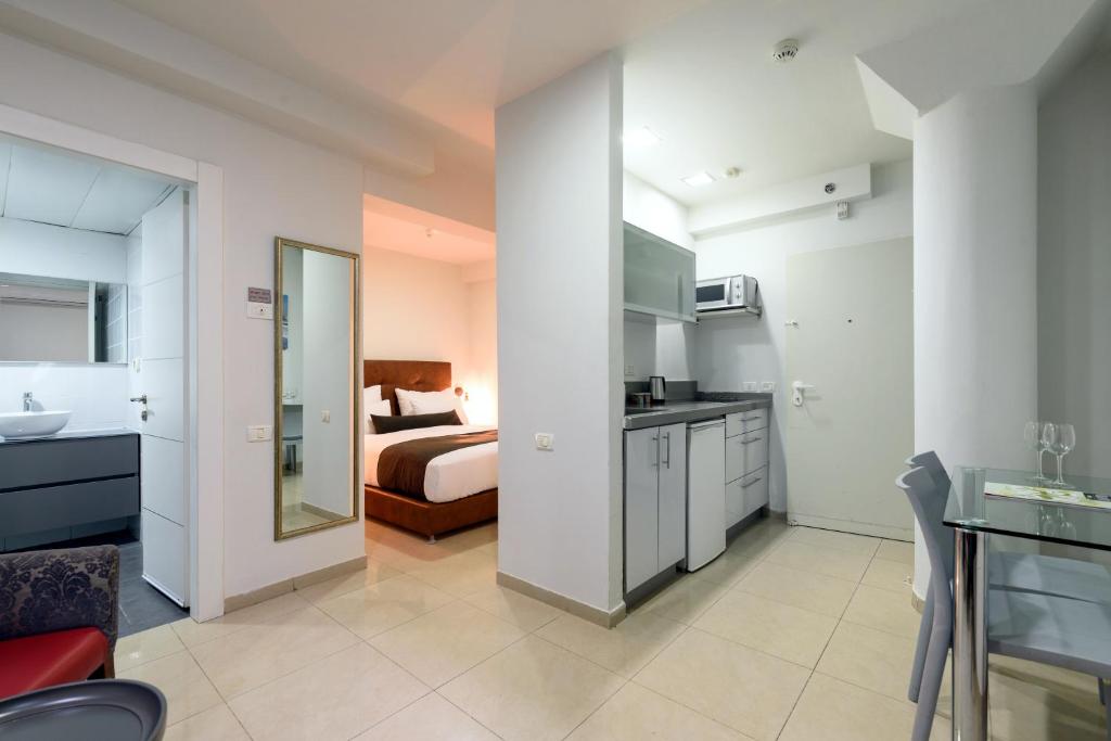 Kuchyň nebo kuchyňský kout v ubytování Sea Land Suites