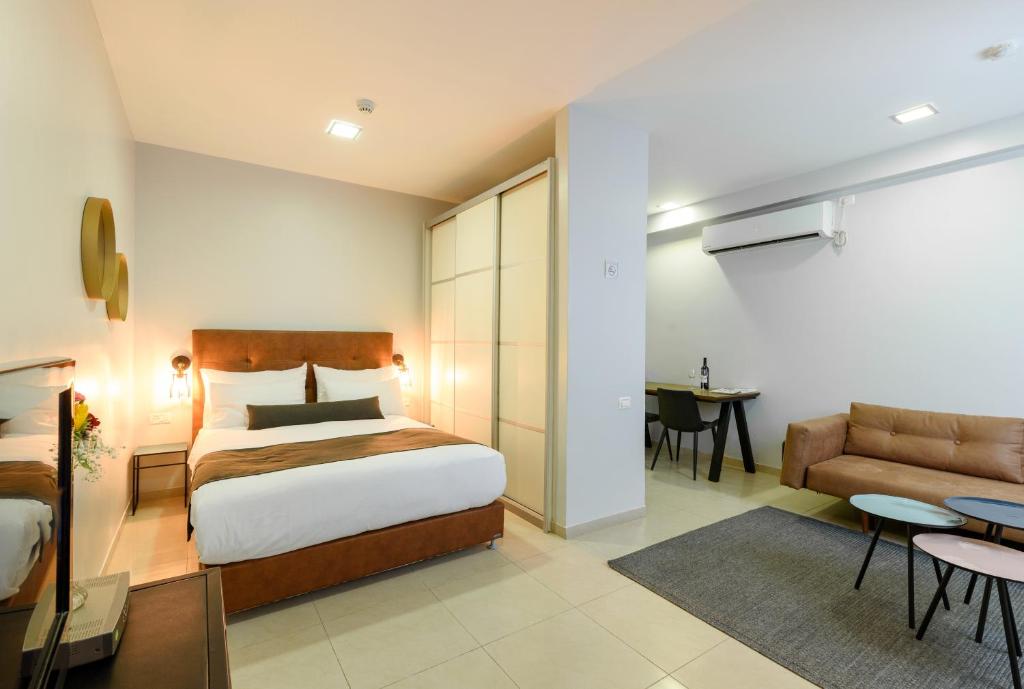 Postel nebo postele na pokoji v ubytování Sea Land Suites
