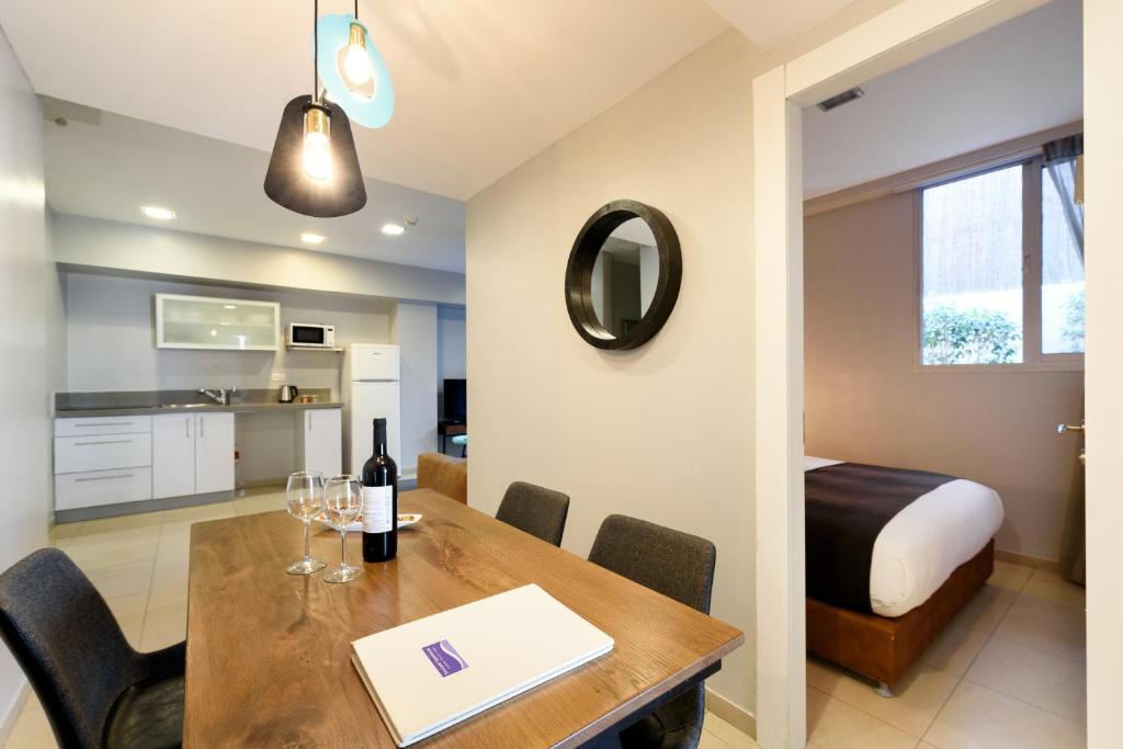 Kuchyň nebo kuchyňský kout v ubytování Sea Land Suites