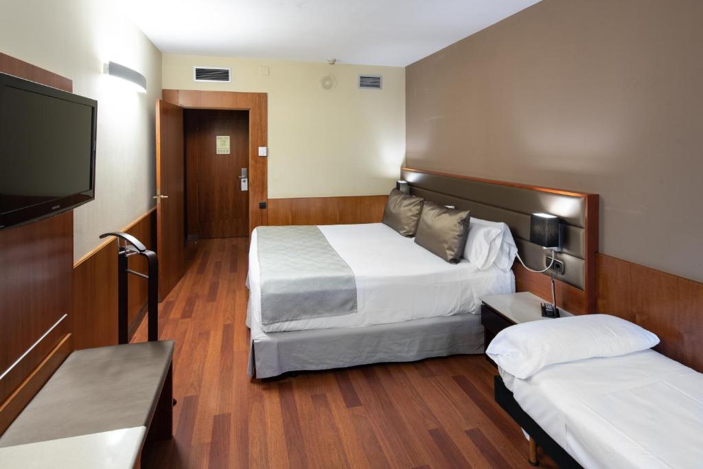 
Triple Room (2 Adults + 1 Child)
