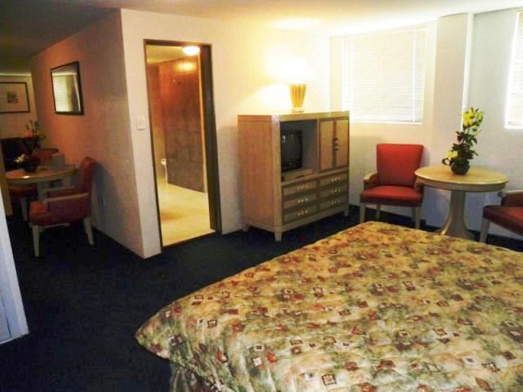Cama o camas de una habitación en Hotel San Francisco Irapuato Business Class