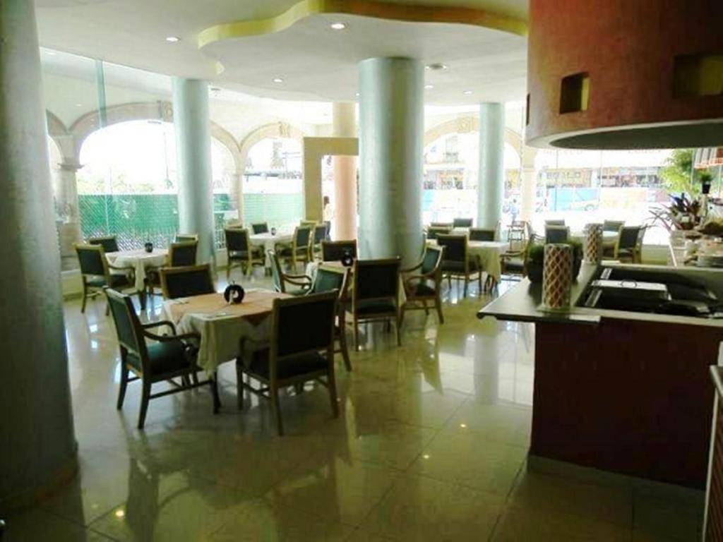 Un restaurante o sitio para comer en Hotel San Francisco Irapuato Business Class