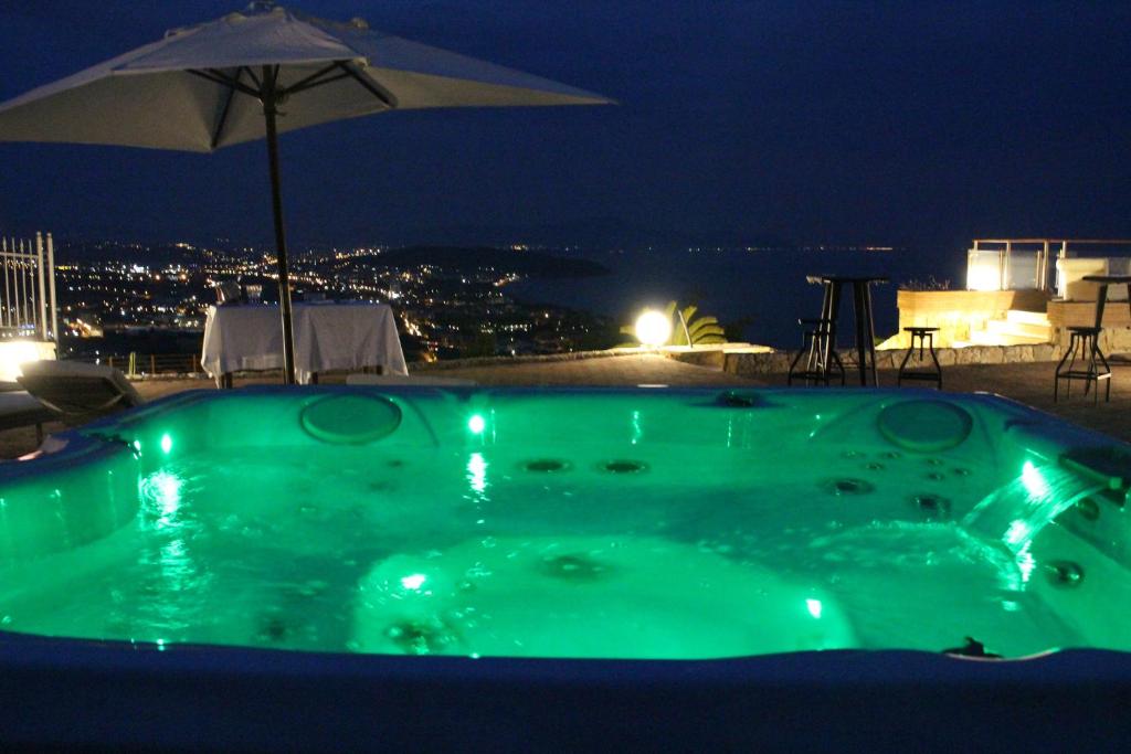 Bazén v ubytování Villa Treglia b&b nebo v jeho okolí