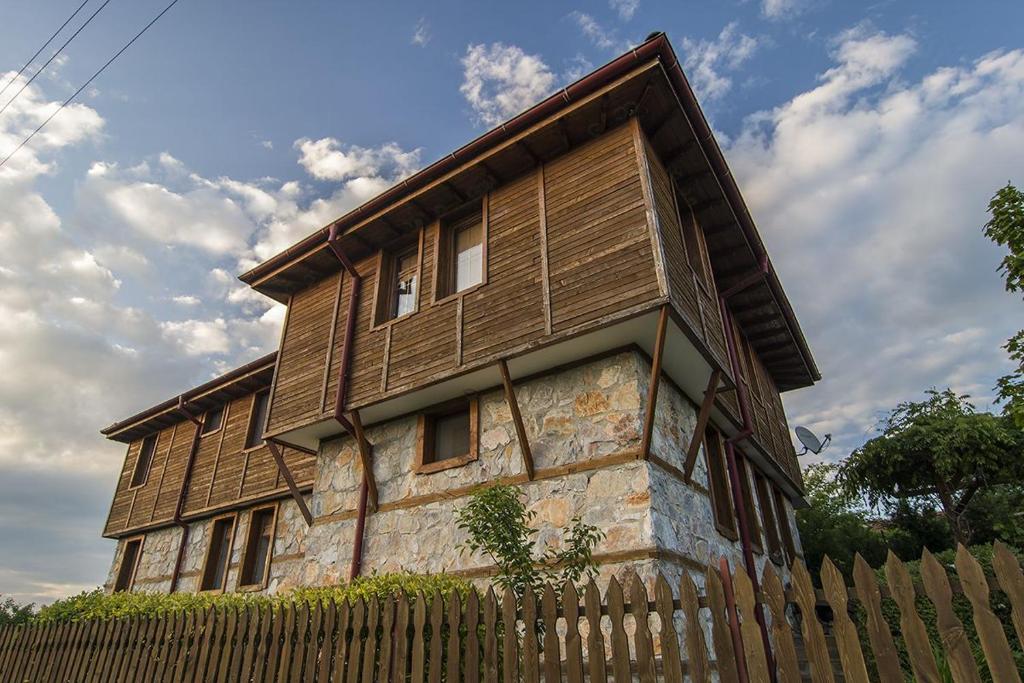 a wooden house with a fence in front of it at Gramatikova House in Brŭshlyan