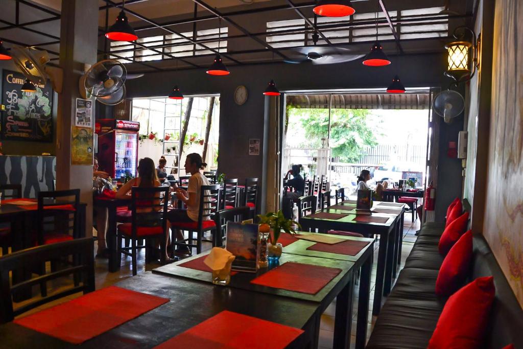Restaurace v ubytování Mad Monkey Hostel Phnom Penh