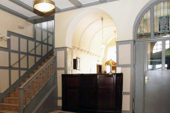 une chambre avec un escalier et un escalier dans l'établissement Pensjonat Irena, à Sopot