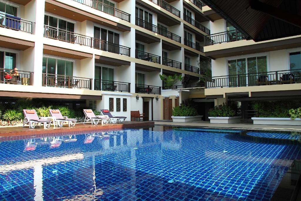 Bazén v ubytování Jomtien Beach Penthouses nebo v jeho okolí