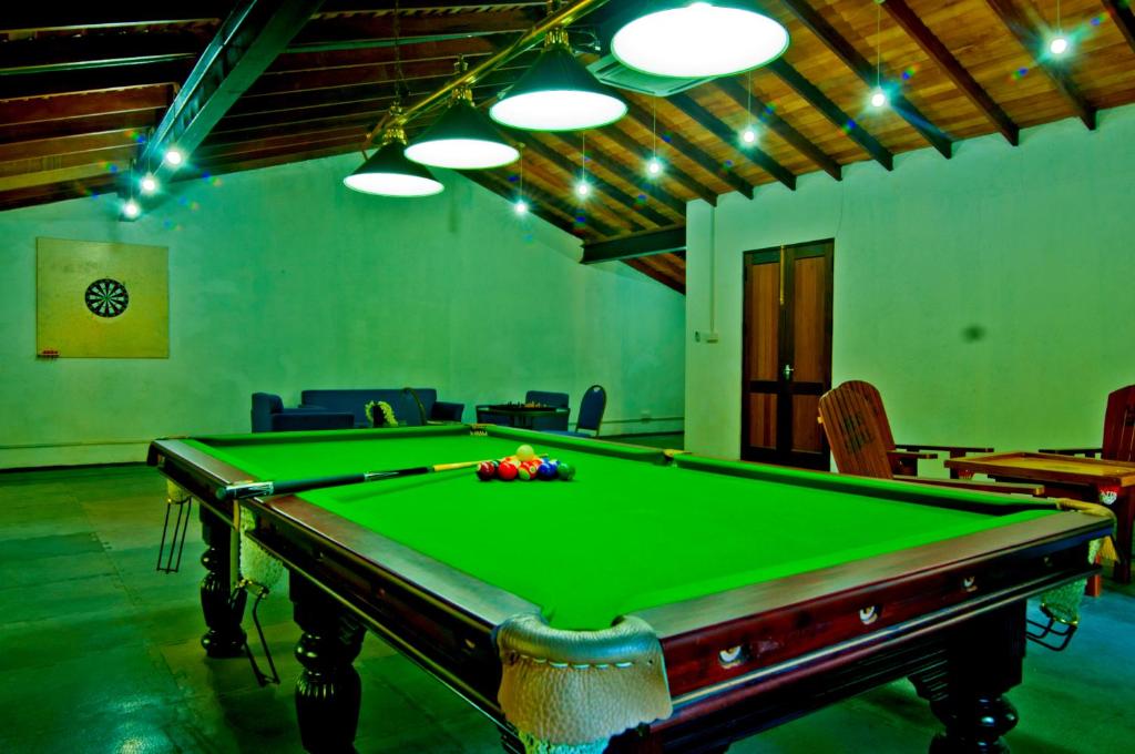 Biliár nebo kulečník v ubytování Grand Udawalawe Safari Resort