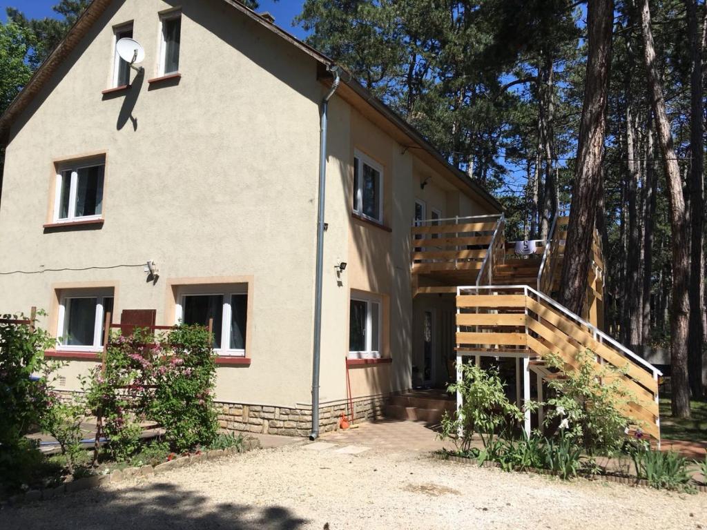 House Italy - Four-Bedroom Apartment (8 Adults)