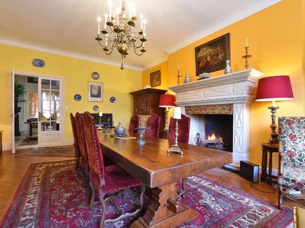 18th century character home with garden in the heart of a historic village