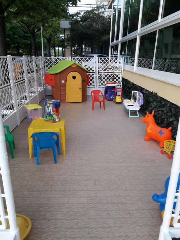 Herní místnost nebo prostor pro děti v ubytování Hotel Maxim