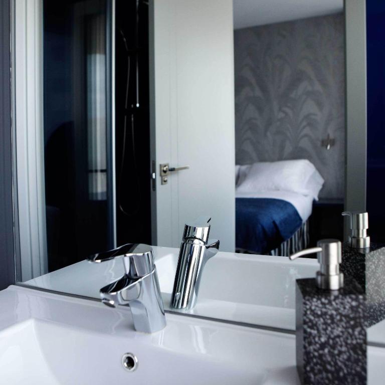 Posteľ alebo postele v izbe v ubytovaní Hostal Averroes