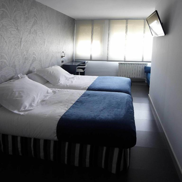 Posteľ alebo postele v izbe v ubytovaní Hostal Averroes