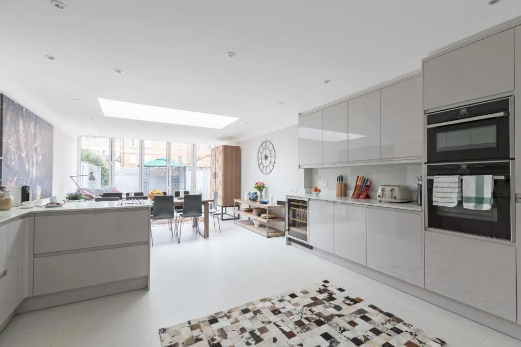 Gorgeous 5BR home with garden and parking in Battersea, Londra, Marea Britanie