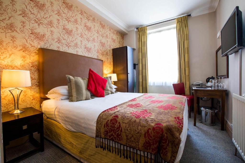 The Sun Hotel & Bar - 