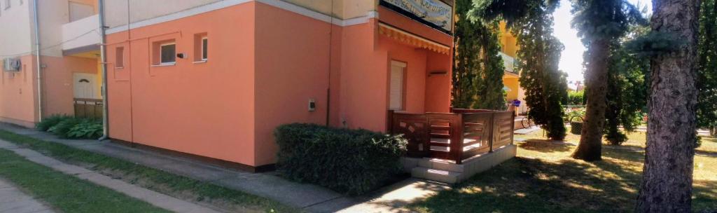 Budynek, w którym mieści się apartament