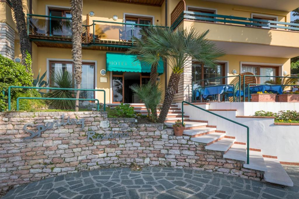 Budova, kde se aparthotel nachází