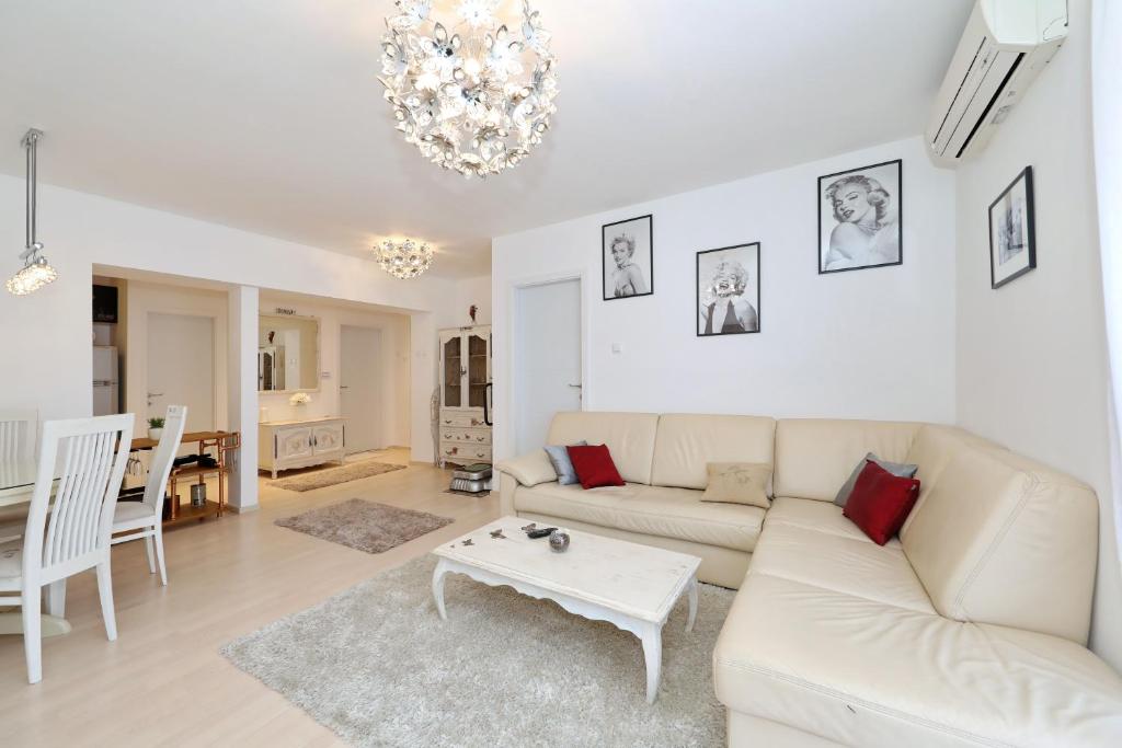 Posedenie v ubytovaní Luxury Apartman Rita, Center