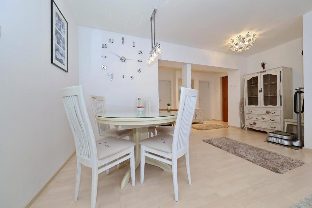 Televízia a/alebo spoločenská miestnosť v ubytovaní Luxury Apartman Rita, Center