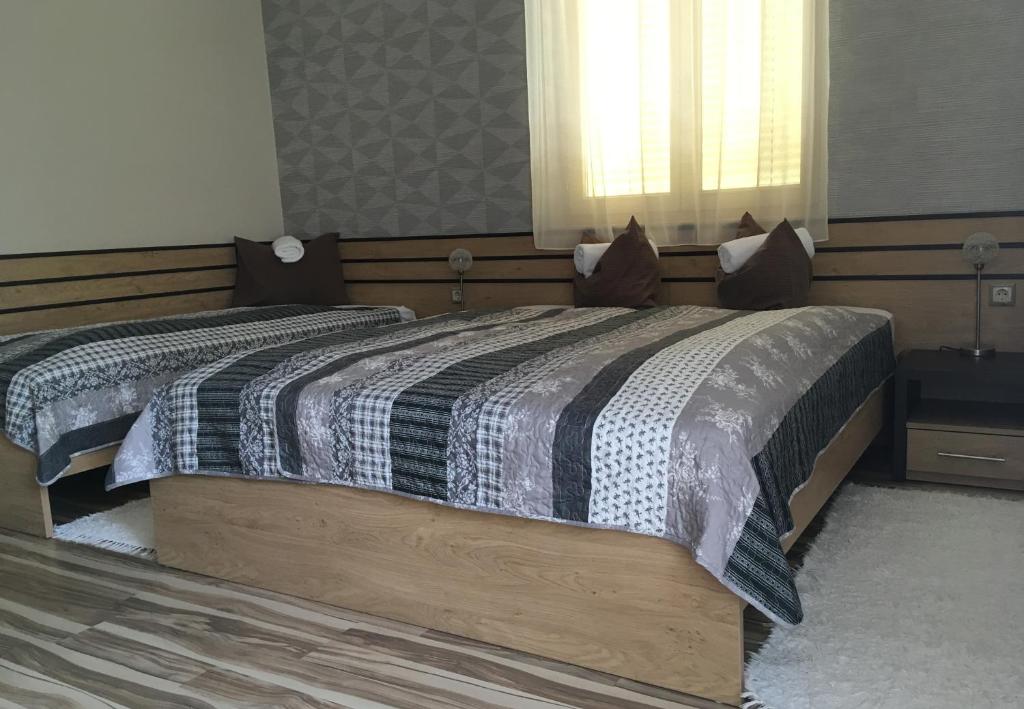 Posteľ alebo postele v izbe v ubytovaní Sétány Apartman