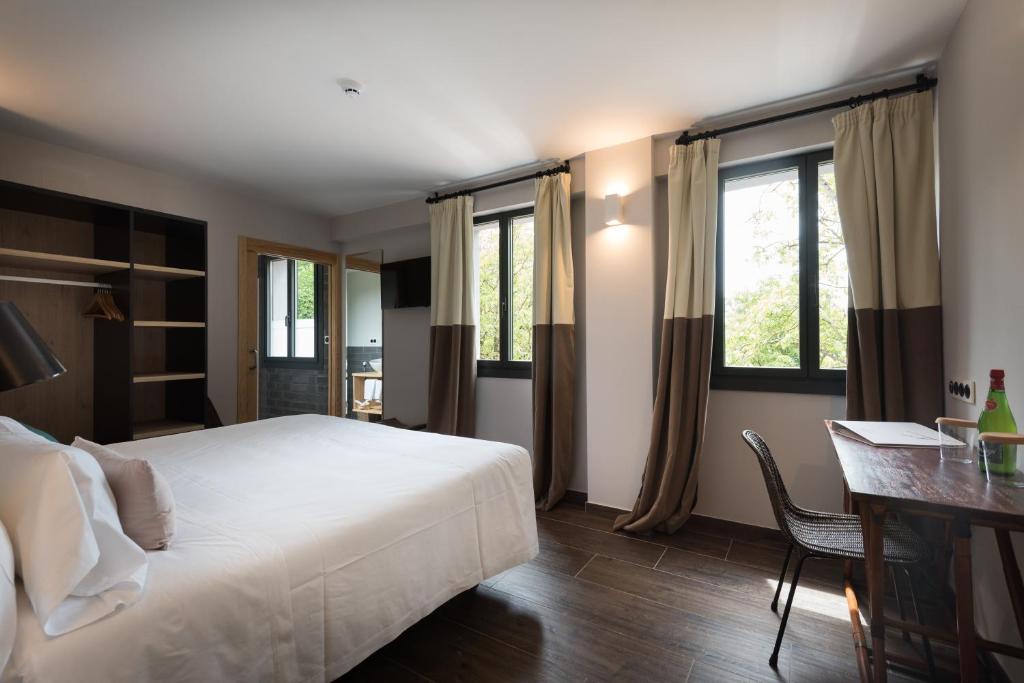 Postel nebo postele na pokoji v ubytování Hotel Rural Sagarlore