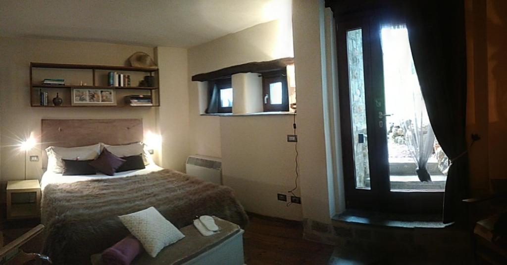 Postel nebo postele na pokoji v ubytování B&B L'Abric - centro storico di Limonetto