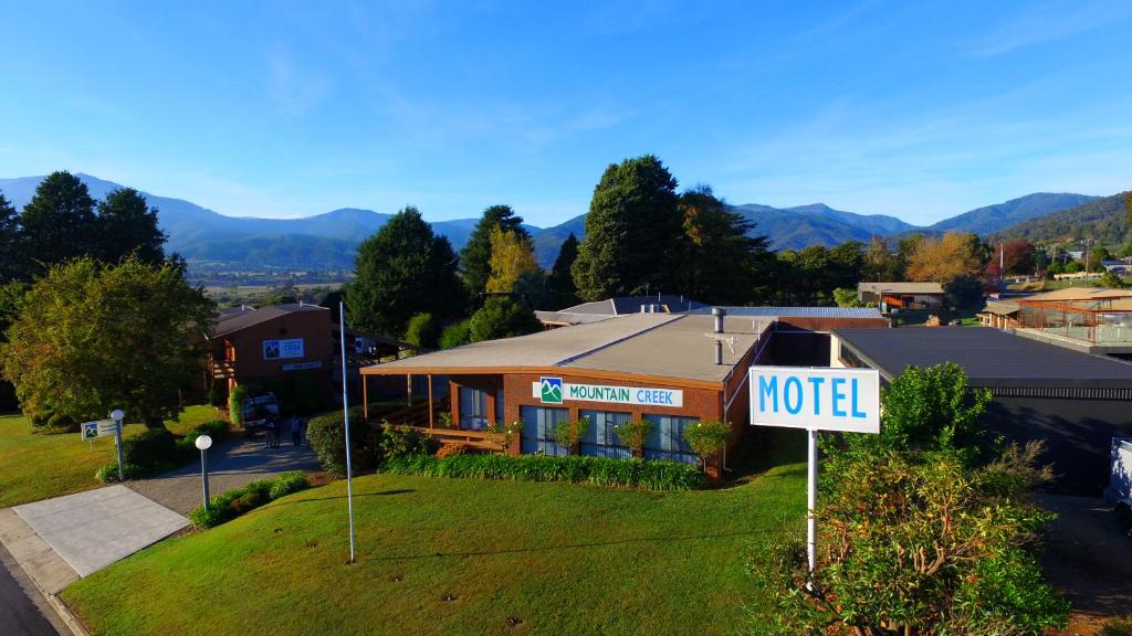 a motel sign in front of a house at Mountain Creek Motel Bar & Restaurant in Mount Beauty