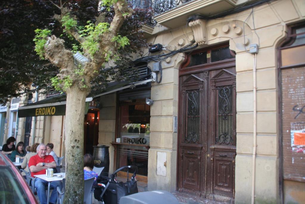 Reštaurácia alebo iné gastronomické zariadenie v ubytovaní Pension Yoldi