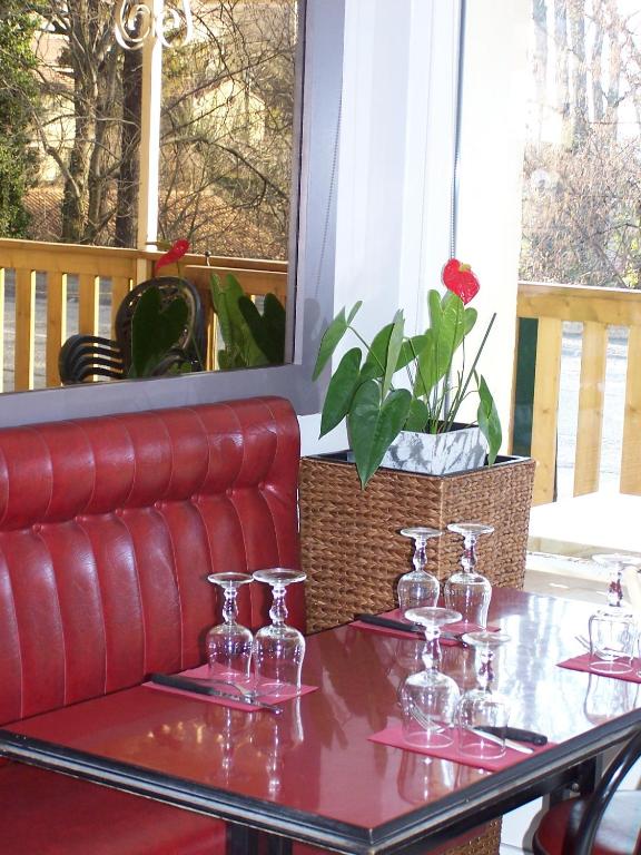 Fotografie z fotogalerie ubytování Logis Hôtel Le Jabron v destinaci La Bégude-de-Mazenc