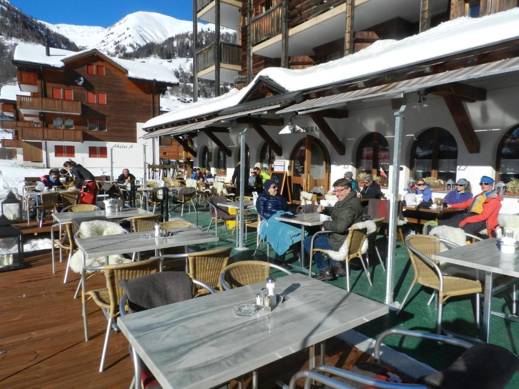 Nespecifikovaný výhled na hory nebo výhled na hory při pohledu z hotelu