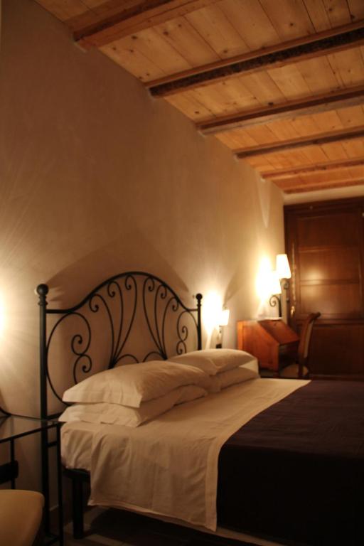 Postel nebo postele na pokoji v ubytování Hotel Masseria Fortificata Donnaloia