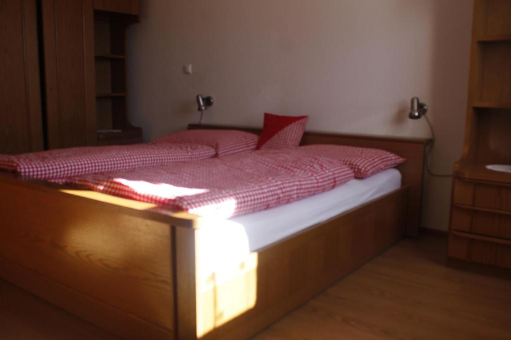 a bedroom with a bed with a light on it at Le Maier in San Vigilio Di Marebbe