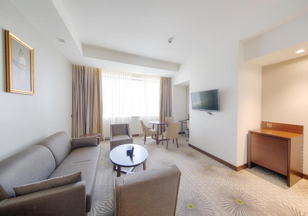 HOLIDAY SUITES AL AZIZIAH