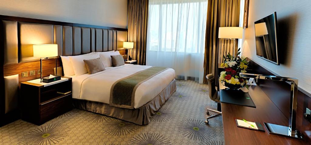 HOLIDAY SUITES AL AZIZIAH