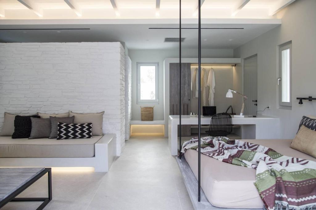 Hide Out Suites - 13