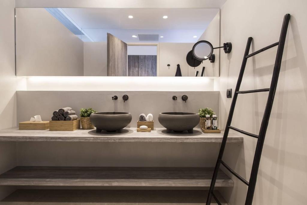 Hide Out Suites - 17