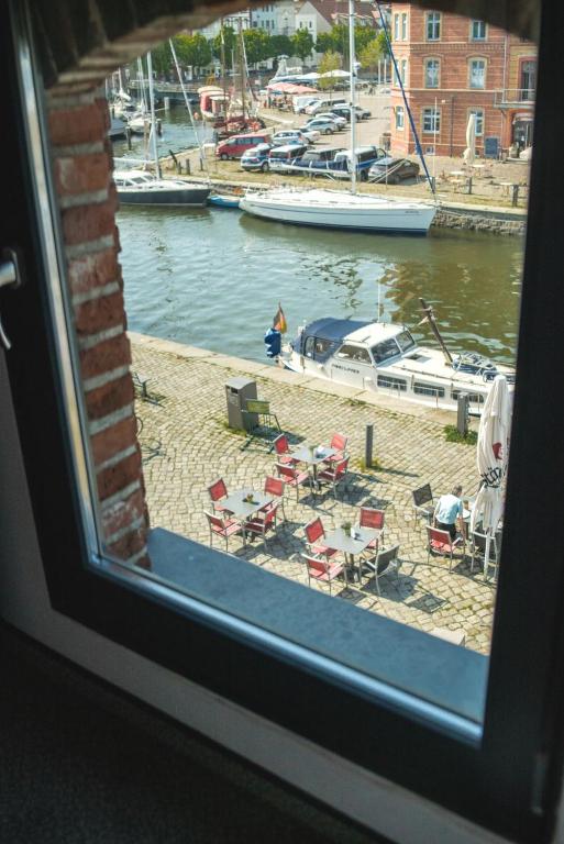 Výhled na řeku, která protéká v blízkosti hotelu