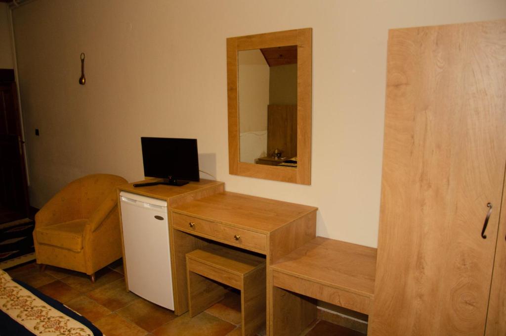TV a/nebo společenská místnost v ubytování Kallisto Traditional Guesthouse