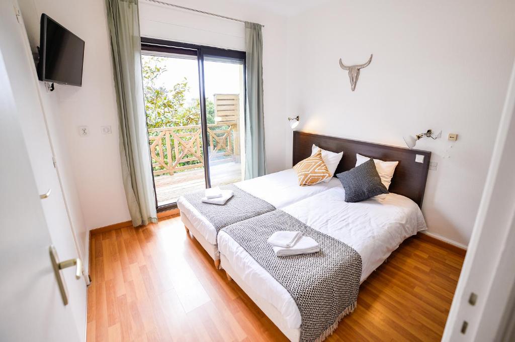 Postel nebo postele na pokoji v ubytování Single Fin Hotel & Lodge