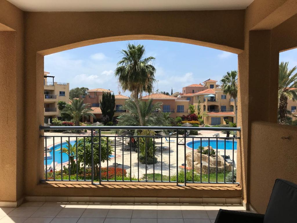 Limnaria Gardens - fabulous 1 bed, pool facing apartment