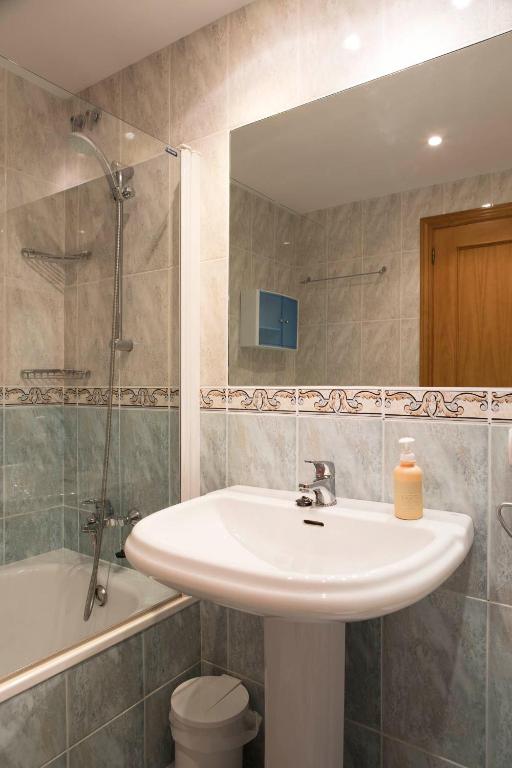 Koupelna v ubytování Apartamento en Benasque Casa Siñantonio - InmoCyma