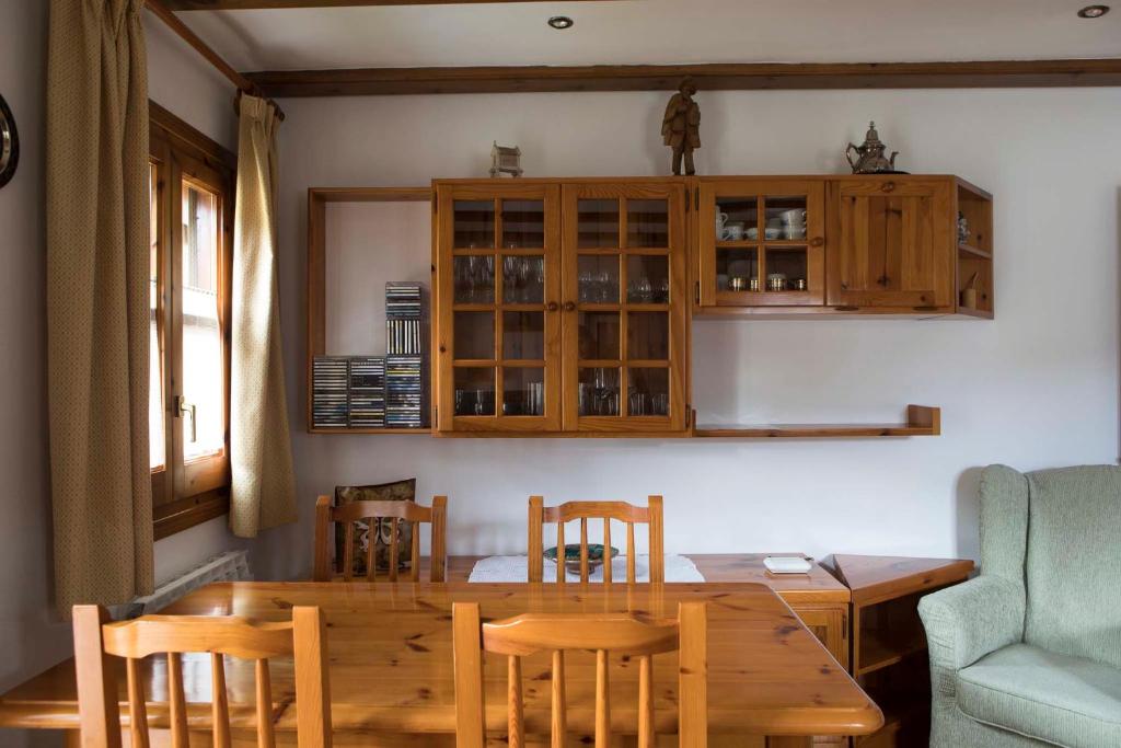 Posezení v ubytování Apartamento en Benasque Casa Siñantonio - InmoCyma
