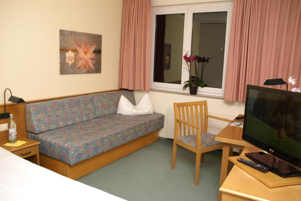 Televiisor ja/või meelelahutuskeskus majutusasutuses Apart Hotel Gera