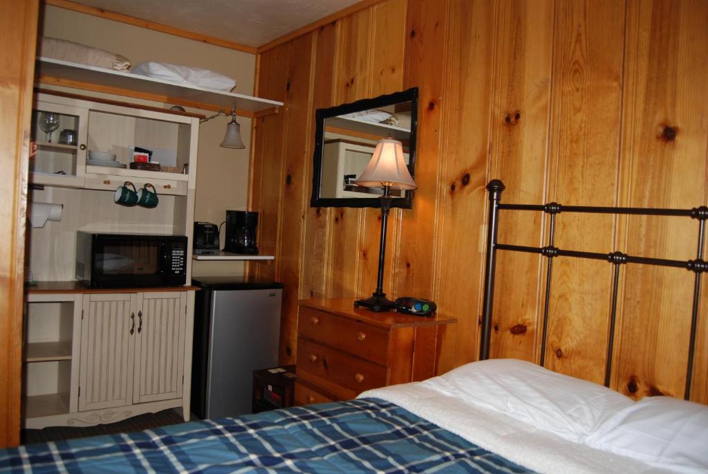 Postel nebo postele na pokoji v ubytování Edelweiss Lodge