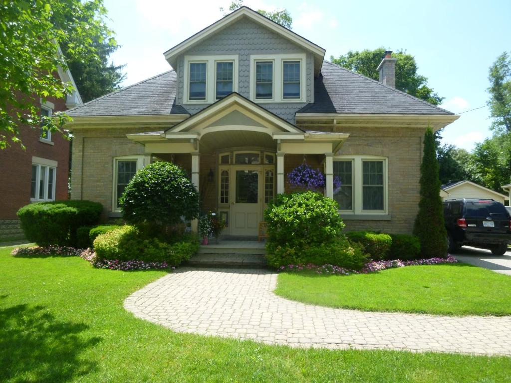 a house with a brick driveway in front of it at Cottage on Caledonia Bed & Breakfast in Stratford