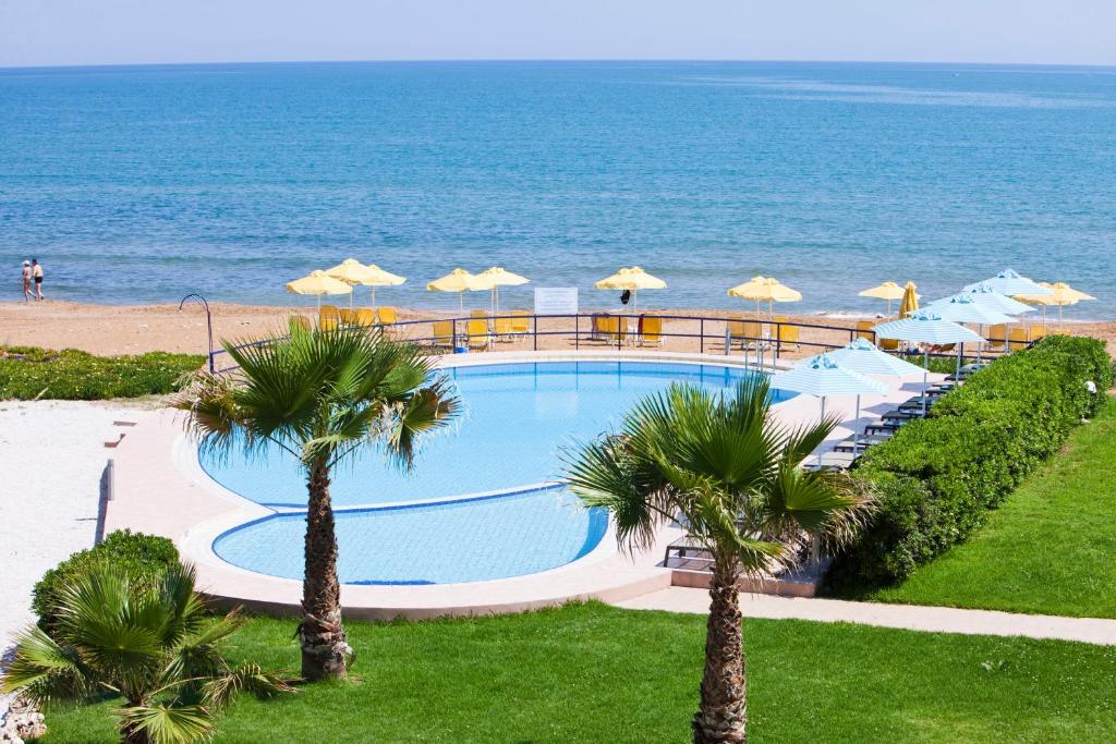 Bazén v ubytování Phaedra Hotel nebo v jeho okolí