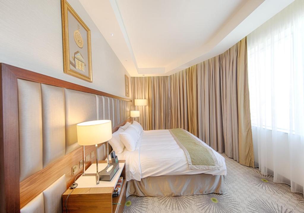 HOLIDAY SUITES AL AZIZIAH